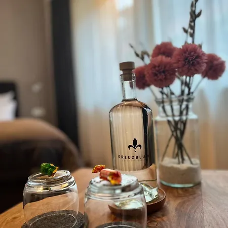 Couette-café Kreuzblume & Weinstube 3*