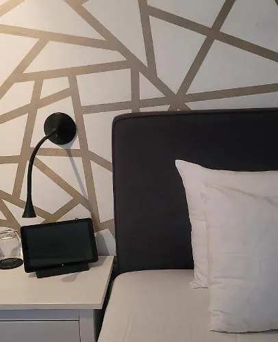 לינה וארוחת בוקר Kreuzblume & Weinstube 3*