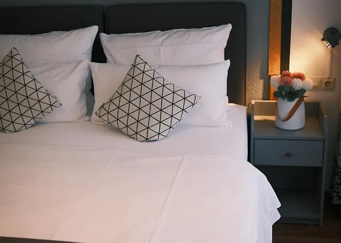 Kreuzblume & Weinstube לינה וארוחת בוקר