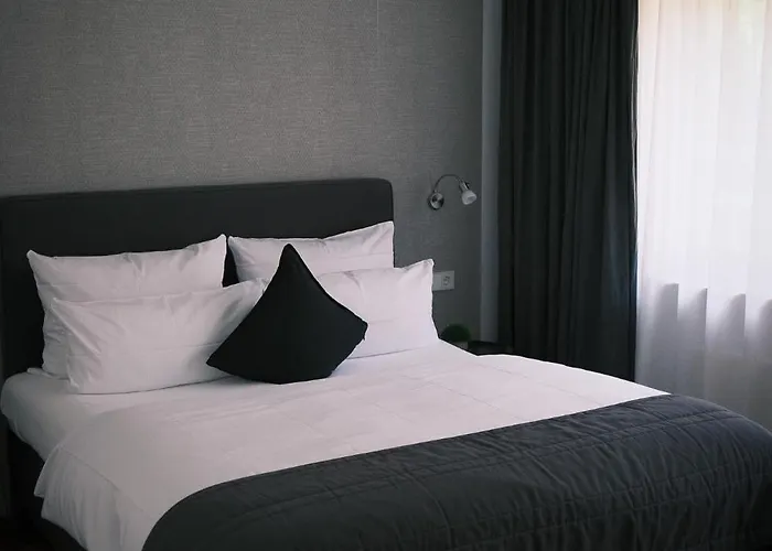 Kreuzblume & Weinstube לינה וארוחת בוקר פרייבורג