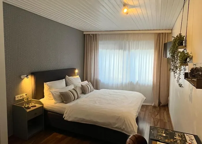 Kreuzblume & Weinstube 3*